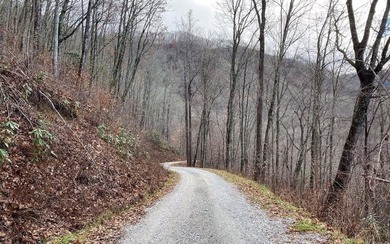 Set amid the natural beauty of the Nantahala Mountains, this 1 - photo 4