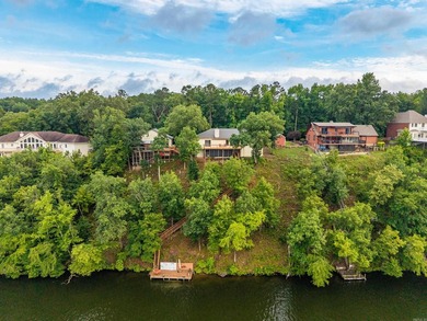 Discover the perfect blend of comfort, space, and lakefront - photo 5