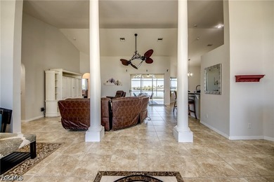 Lakefront Oasis with Stunning Panoramic Views, Pool & Modern - photo 4