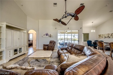 Lakefront Oasis with Stunning Panoramic Views, Pool & Modern - photo 8