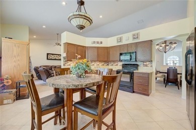 Welcome to Paradise. This beautiful coach home is in - photo 21
