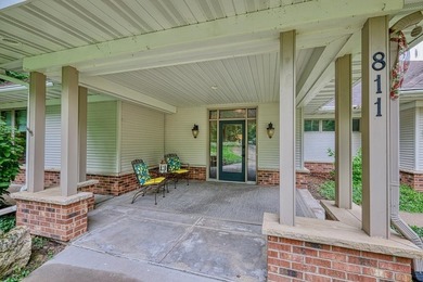 Expansive and beautifully refined 3,857 sq. ft. ranch in Maple - photo 2