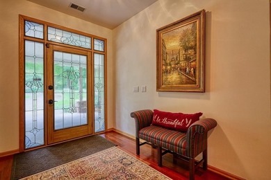 Expansive and beautifully refined 3,857 sq. ft. ranch in Maple - photo 4