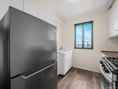 Top-floor 1-bed, 1-bath condominium in Parkchester South. With - photo 5