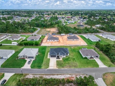 Welcome to this modern 3 bed, 2 bath home,2 car garage with - photo 4