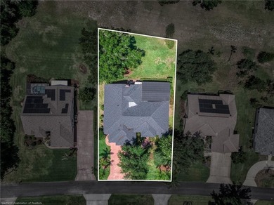 Experience elevated Florida living in this sprawling golf course - photo 4