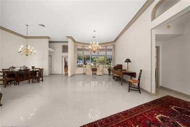 Experience elevated Florida living in this sprawling golf course - photo 6