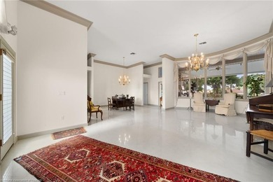 Experience elevated Florida living in this sprawling golf course - photo 7