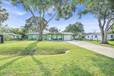 Beautiful 3-bedroom, 2-bathroom home featuring a brand-new roof - photo 2