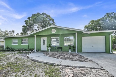 Beautiful 3-bedroom, 2-bathroom home featuring a brand-new roof - photo 4
