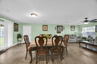 Beautiful 3-bedroom, 2-bathroom home featuring a brand-new roof - photo 10