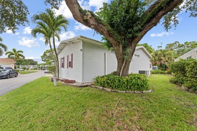 Welcome to this charming 3-bedroom, 2-bathroom waterfront home - photo 6