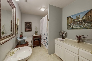 This beautiful maintained 2-bedrom, 2.5 bath home with a 2-car - photo 20
