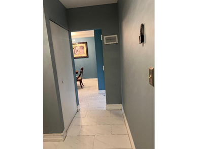 Beautiful 1-bedroom, 1-bathroom unit on first floor, located in - photo 5