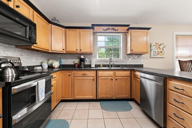 Lakefront living on Lake Cumberland with room for everyone and - photo 11