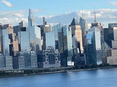 TASTEFULLY RE-DESIGNED ONE BEDRM ONE BATH D-LUXE,W SOLARIUM