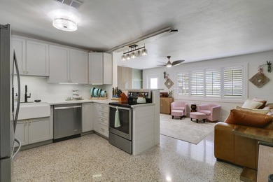 Completely remodeled 3-bedroom, 2-bath home in North Palm Beach! - photo 17