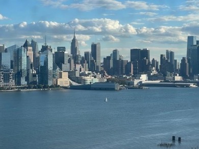 TASTEFULLY RE-DESIGNED ONE BEDRM ONE BATH D-LUXE,W SOLARIUM