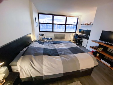 TASTEFULLY RE-DESIGNED ONE BEDRM ONE BATH D-LUXE,W SOLARIUM