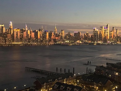 TASTEFULLY RE-DESIGNED ONE BEDRM ONE BATH D-LUXE,W SOLARIUM