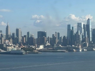 TASTEFULLY RE-DESIGNED ONE BEDRM ONE BATH D-LUXE,W SOLARIUM