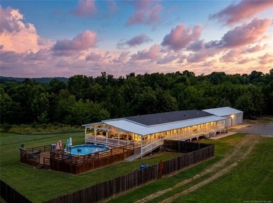 VA-approved and just 2 miles from Lake Tenkiller! This spacious - photo 2