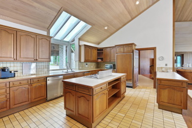 Unrestricted Waterfront Estate with 600+ Ft Shoreline - photo 32