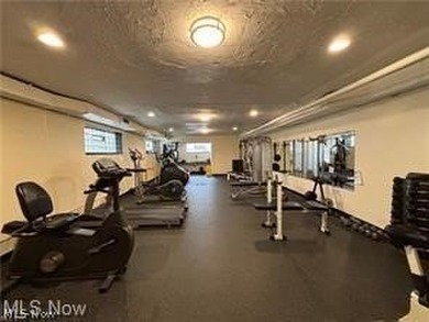 Welcome to this spacious, updated move-in-ready one-bedroom - photo 16