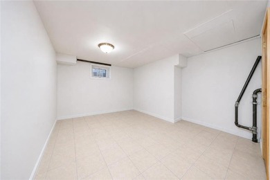 Excellent investment opportunity! This well-maintained 6-family - photo 22