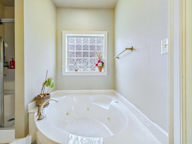 Beautiful brick 3-bedroom, 2-bath home featuring a spacious - photo 22