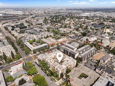 Welcome to effortless downtown living in this beautifully - photo 32