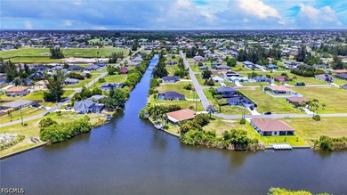 Rare oversized freshwater canal lot situated on a cul-de-sac in - photo 8