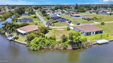 Rare oversized freshwater canal lot situated on a cul-de-sac in - photo 10
