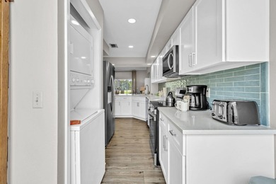 Located on the coveted beachside of Sandestin, this stunning - photo 11