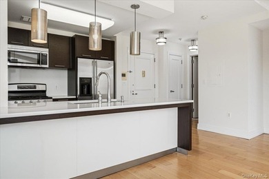 Welcome to this spacious and beautifully maintained 1-bedroom - photo 11
