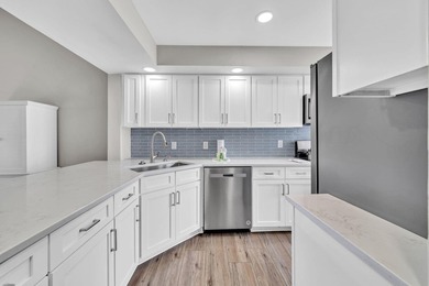 Located on the coveted beachside of Sandestin, this stunning - photo 12