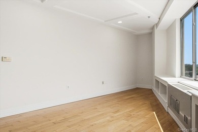 Welcome to this spacious and beautifully maintained 1-bedroom - photo 12