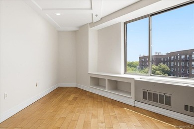 Welcome to this spacious and beautifully maintained 1-bedroom - photo 13
