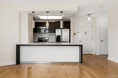 Welcome to this spacious and beautifully maintained 1-bedroom - photo 16