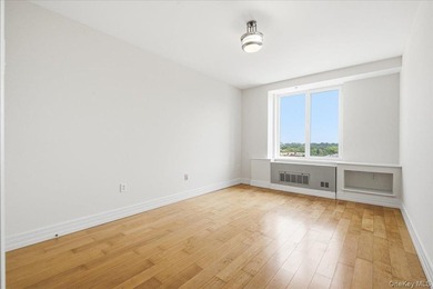 Welcome to this spacious and beautifully maintained 1-bedroom - photo 17