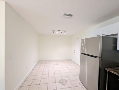 Incredible opportunity with this spacious 5-bedroom, 4-bathroom - photo 22