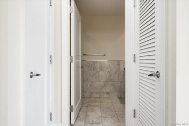 Welcome to this spacious and beautifully maintained 1-bedroom - photo 22