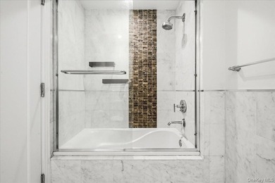 Welcome to this spacious and beautifully maintained 1-bedroom - photo 24