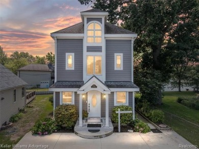 Lake Townhome/Townhouse For Sale in Keego Harbor, Michigan