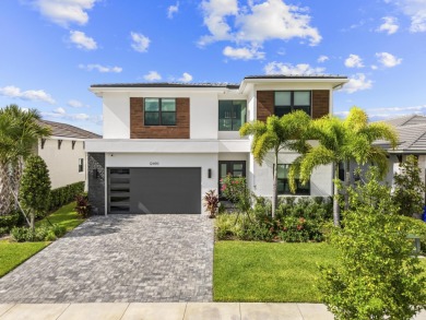 Lake Home For Sale in Palm Beach Gardens, Florida