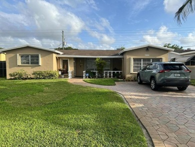 Spacious well maintained 3 bedroom, 2 bathroom single family - photo 1