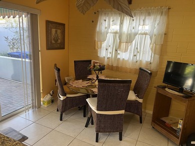 Spacious well maintained 3 bedroom, 2 bathroom single family - photo 7