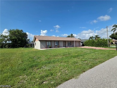 Conveniently located in Southeast Cape Coral near schools, parks - photo 3