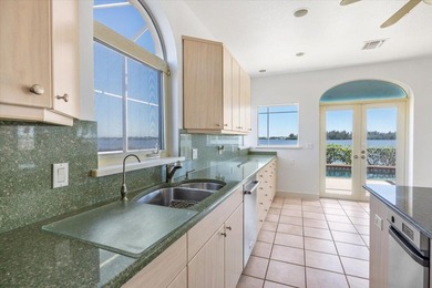 WELCOME TO VERO ISLES -- A BOATER'S DREAM Rare deep-water - photo 24