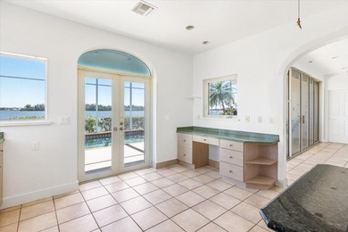 WELCOME TO VERO ISLES -- A BOATER'S DREAM Rare deep-water - photo 25